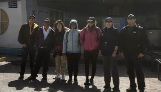 Students who went to Ecuador posing for picture.