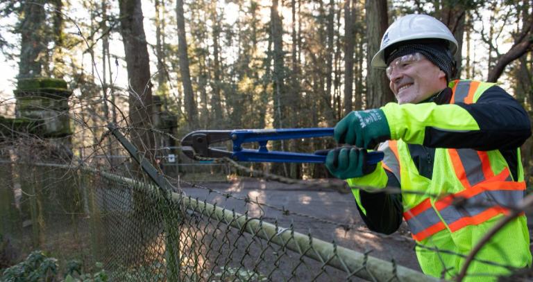 President Philip Steenkamp makes the first cut in the barbed wire.