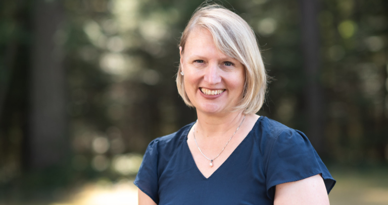 Headshot of a smiling Tracy Smith-Carrier.